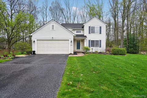 6140 Blue Heron Dr, Genoa, MI 48843