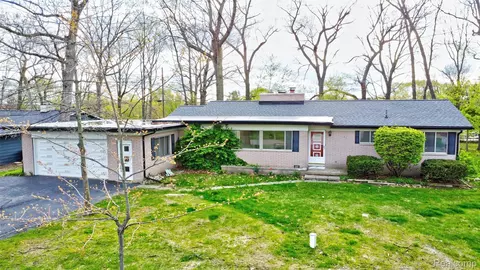 6025 Princess Ln, Independence, MI 48346