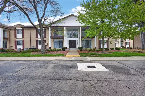 29200 Gloede Dr, Warren, MI 48088
