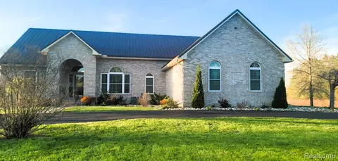 3446 W Coldwater Rd, Mount Morris, MI 48458
