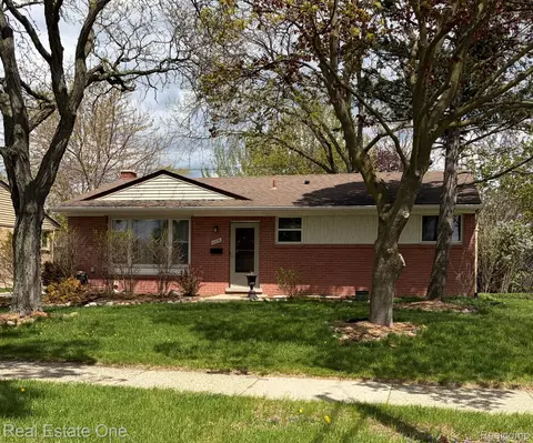 11339 Delvin Dr, Sterling Heights, MI 48314