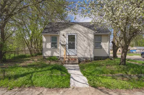 524 Luther Ave, Pontiac, MI 48341
