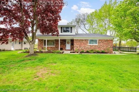 1195 Ashley Dr, Troy, MI 48085