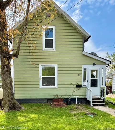 810 E Beecher St, Adrian, MI 49221
