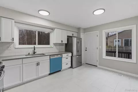Kitchen - 15527 Meadow St, Romulus, MI 48174 photo 1 of 1