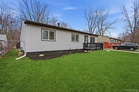 15527 Meadow St, Romulus, MI 48174