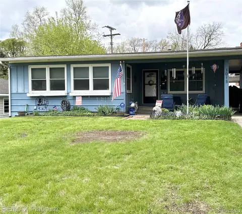 1015 Canal St, Milford, MI 48381