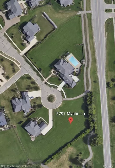 5797 Mystic Ln, Oakland, MI 48306