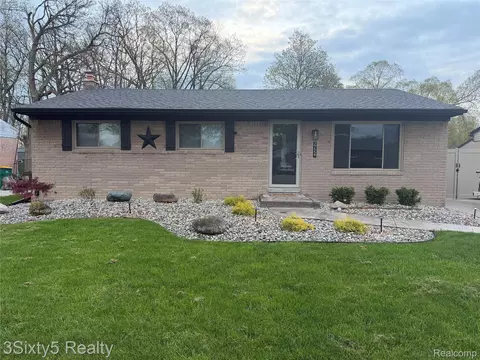 27559 Weddel Ave, Brownstown, MI 48183