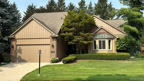 16795 Country Knoll Dr, Northville, MI 48168
