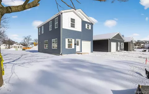 7567 Packard Ave, Warren, MI 48091