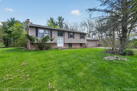 2467 N Lake George Rd, Metamora, MI 48455