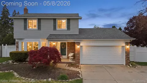 41295 Beechwood St, Clinton Township, MI 48038