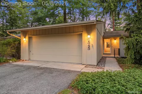 6545 Red Cedar Ln, West Bloomfield, MI 48324