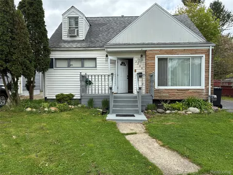 3208 Comanche Ave, Flint, MI 48507