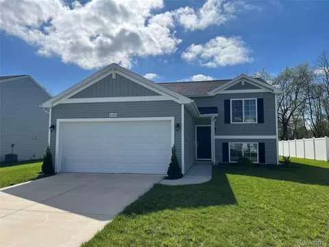 10450 Schrier Ln, Portage, MI 49024