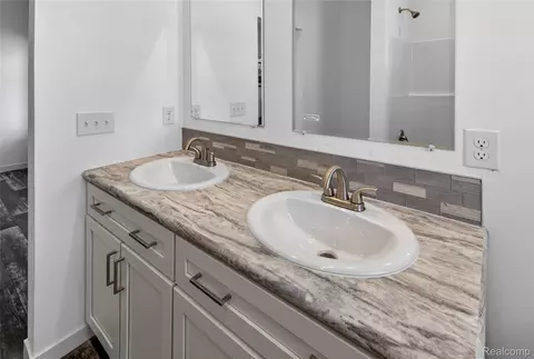 Bath - 7559 Packard Ave, Warren, MI 48091 photo 3 of 5