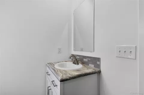Bath - 7559 Packard Ave, Warren, MI 48091 photo 1 of 5