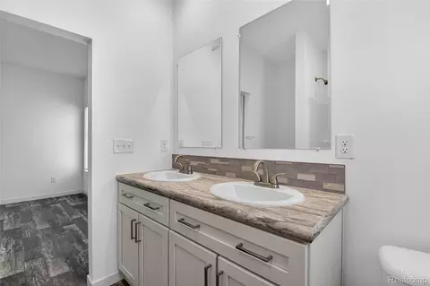 Bath - 7559 Packard Ave, Warren, MI 48091 photo 2 of 5