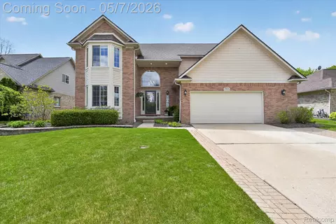 27073 Hawthorne Blvd, Flat Rock, MI 48134
