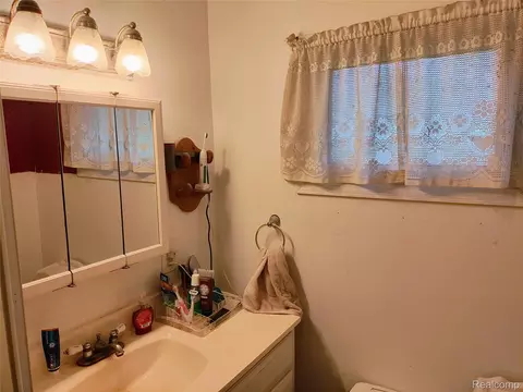 Bath - 3310 E Pierson Rd, Flint, MI 48506 photo 1 of 3