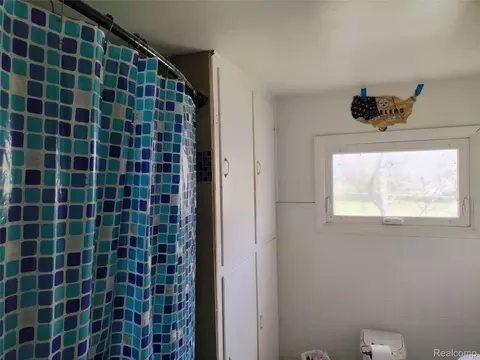 Bath - 3310 E Pierson Rd, Flint, MI 48506 photo 2 of 3