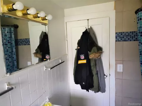 Bath - 3310 E Pierson Rd, Flint, MI 48506 photo 3 of 3