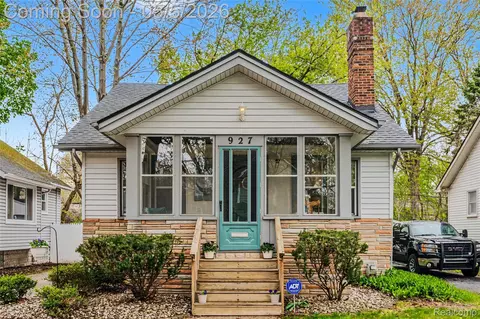 927 N Maple Ave, Royal Oak, MI 48067
