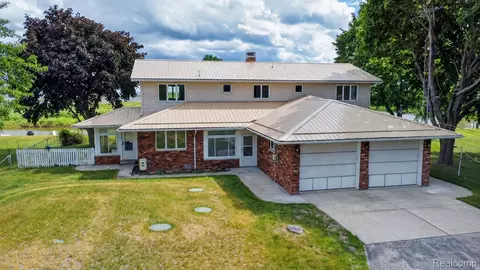 2216 E Bay Ridge Dr, Au Gres, MI 48703