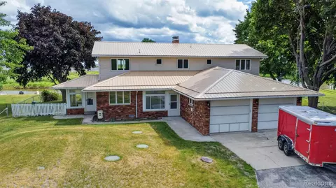 2216 E Bay Ridge Dr, Au Gres, MI 48703