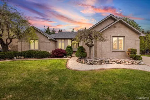 13267 Pearl Dr, Shelby Township, MI 48315