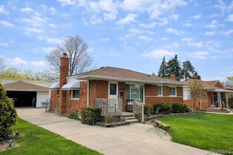 24245 Prairie Ln, Warren, MI 48089