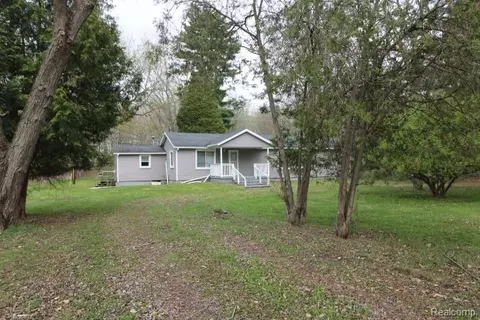 3809 State Rd, Fort Gratiot, MI 48059