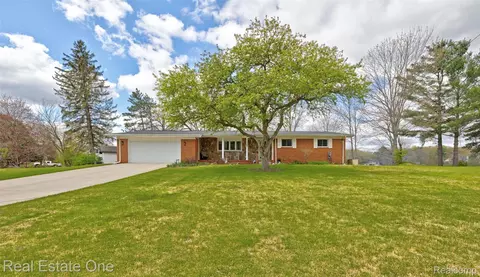 327 Coats Rd, Orion, MI 48362