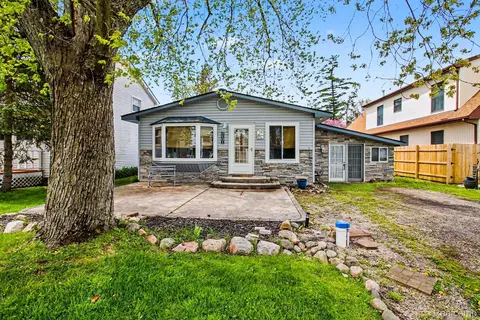 1210 Sunrise Park St, Genoa, MI 48843