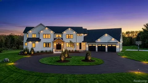 3664 Childs Lake Rd, Milford, MI 48381