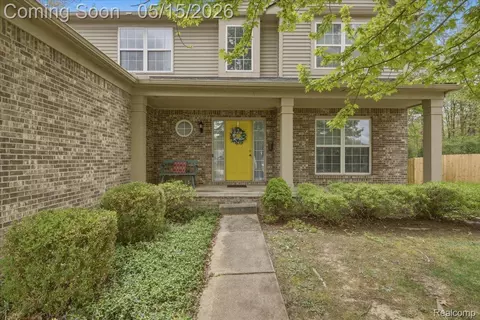 9148 Lakewood Dr, Northfield, MI 48189