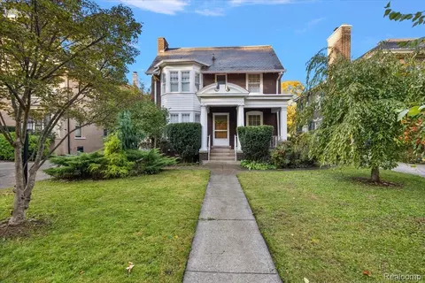 2233 Iroquois St, Detroit, MI 48214