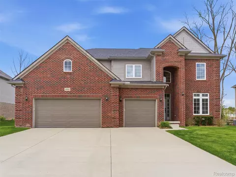 1551 Garrett Dr, Troy, MI 48085