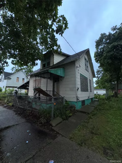 1007 Decker St, Flint, MI 48503
