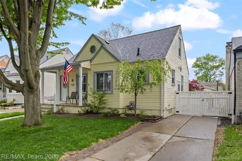 2824 Bennett St, Dearborn, MI 48124