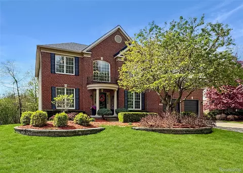 3031 Hidden Timber Dr, Lake Orion, MI 48359