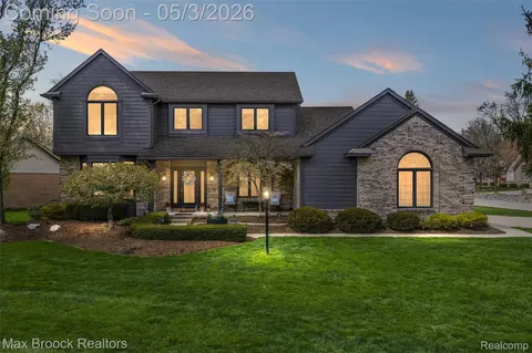1440 Otter Dr, Rochester Hills, MI 48306