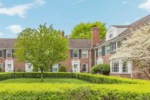 16904 Saint Paul St, Grosse Pointe, MI 48230