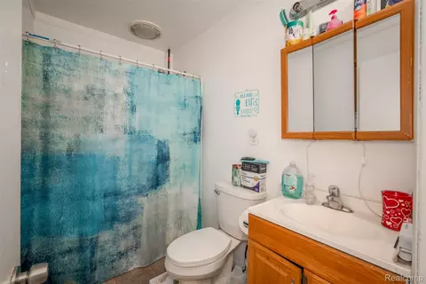 Bath - 22173 Normandy Ave, Eastpointe, MI 48021 photo 1 of 1