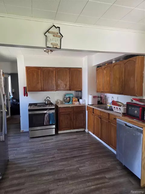 Kitchen - 22173 Normandy Ave, Eastpointe, MI 48021 photo 2 of 2