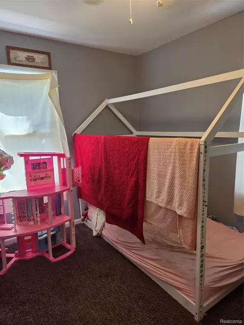 Bedroom - 22173 Normandy Ave, Eastpointe, MI 48021 photo 2 of 4