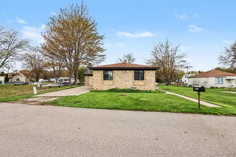 2037 W Park Dr, Algonac, MI 48001