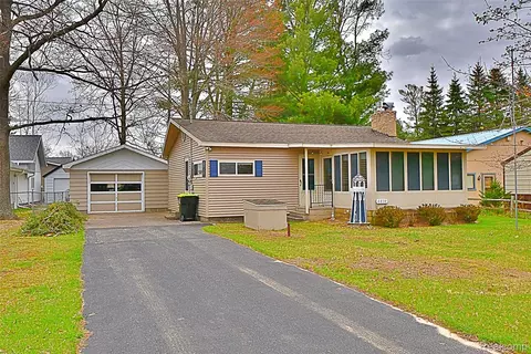 8834 Iroquois Trl, Richfield, MI 48656