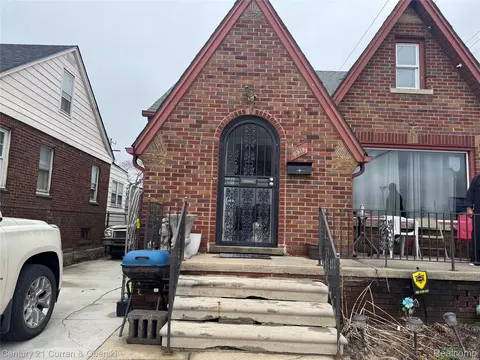 6919 Winthrop St, Detroit, MI 48228